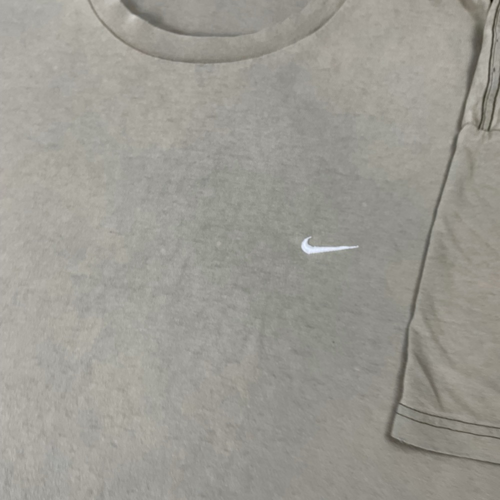 Vintage distressed Nike embroidered swoosh tan short sleeve tee shirt - Picture 4 of 16